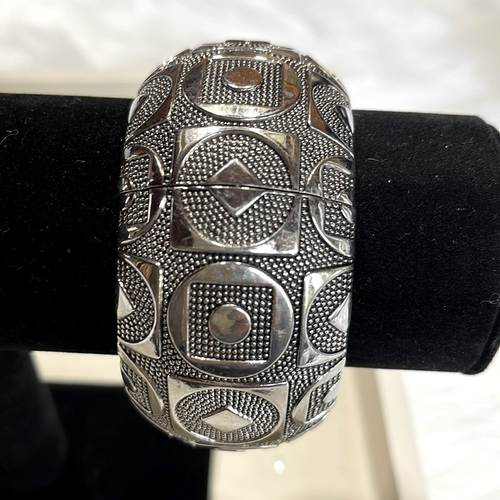 Women bracelets
